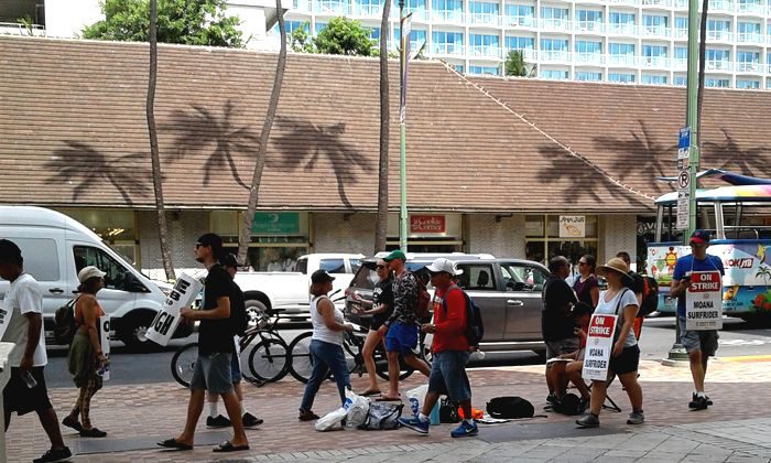 ワイキキのホテル4軒でストライキ！宿泊客の影響とハワイが抱える闇…